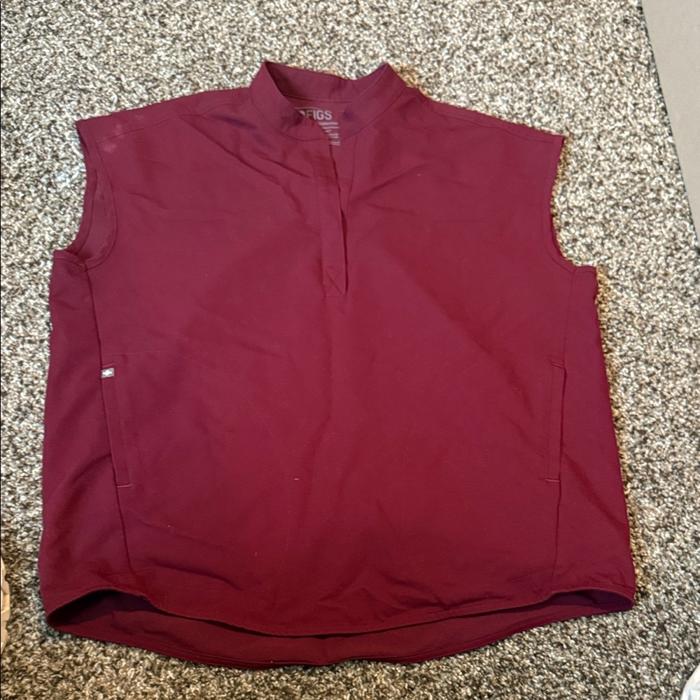 Rafaela Oversized Scrub Top in maroon size